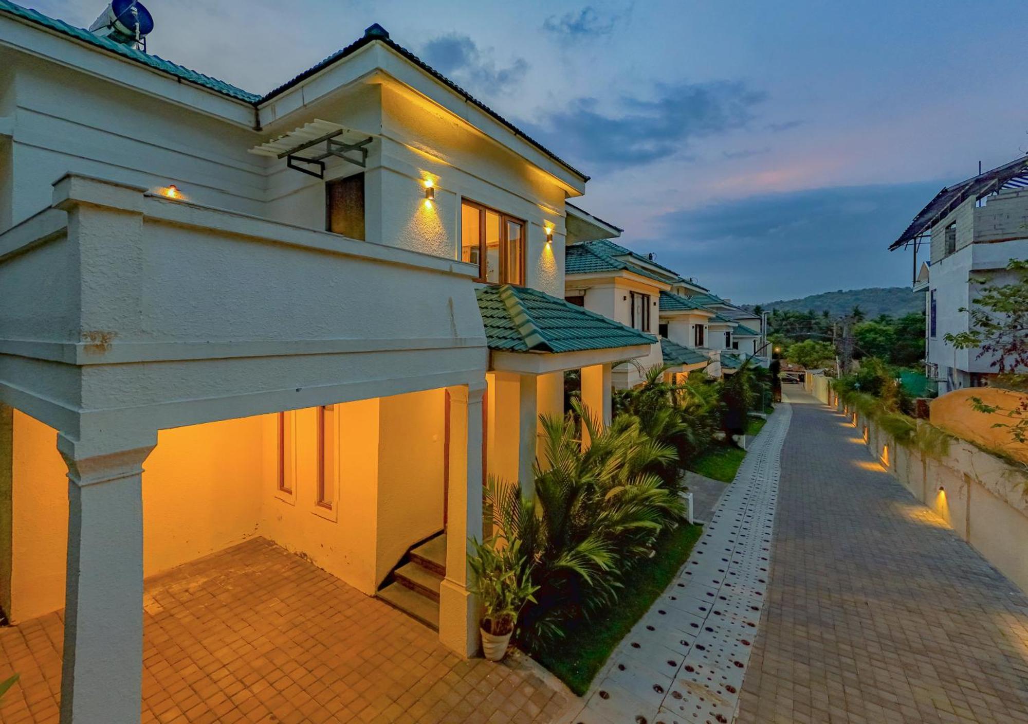 Elivaas 3 Bhk With Pvt Pool - Azalea Villa ชิโวลิม ภายนอก รูปภาพ