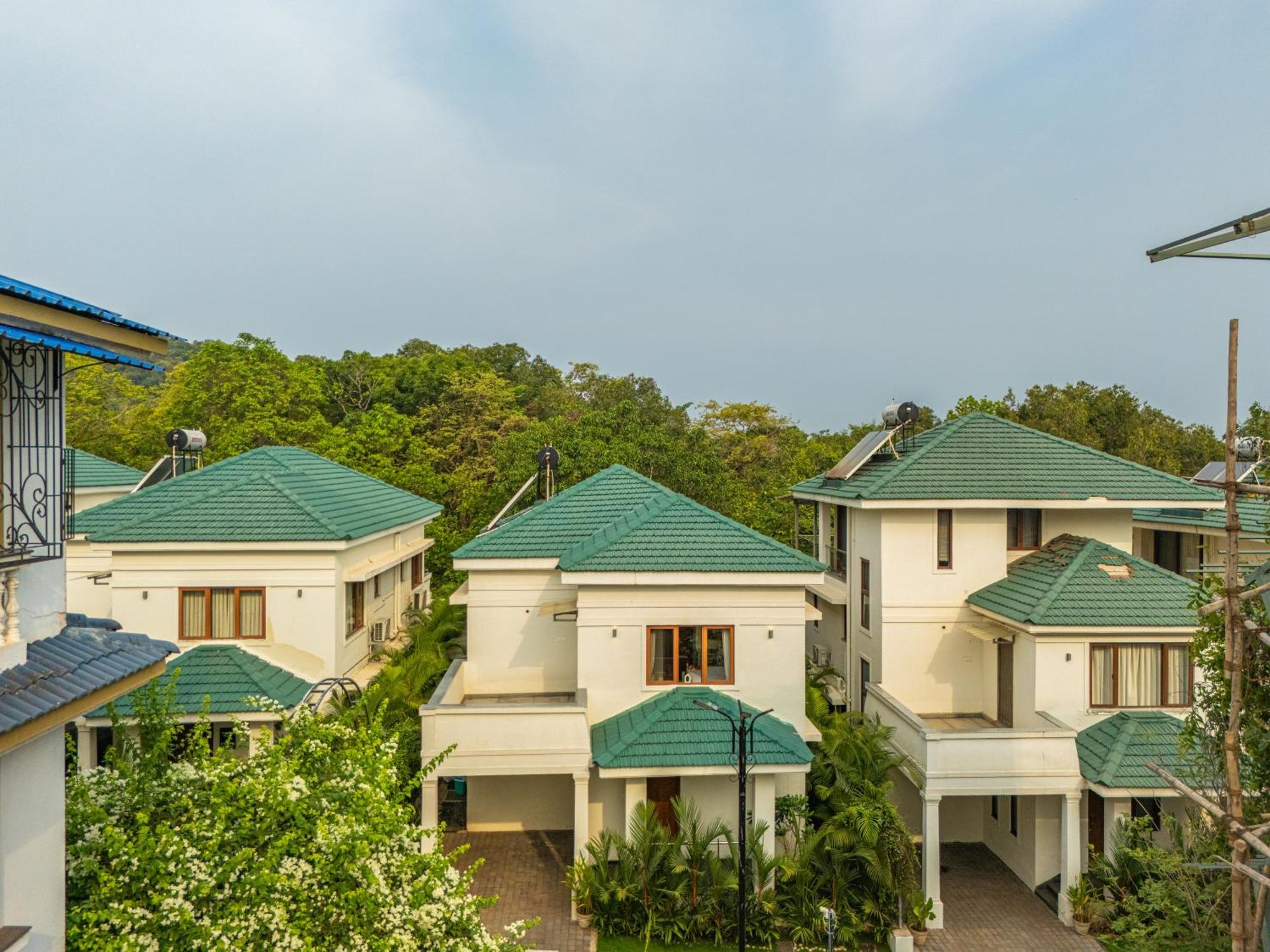 Elivaas 3 Bhk With Pvt Pool - Azalea Villa ชิโวลิม ภายนอก รูปภาพ