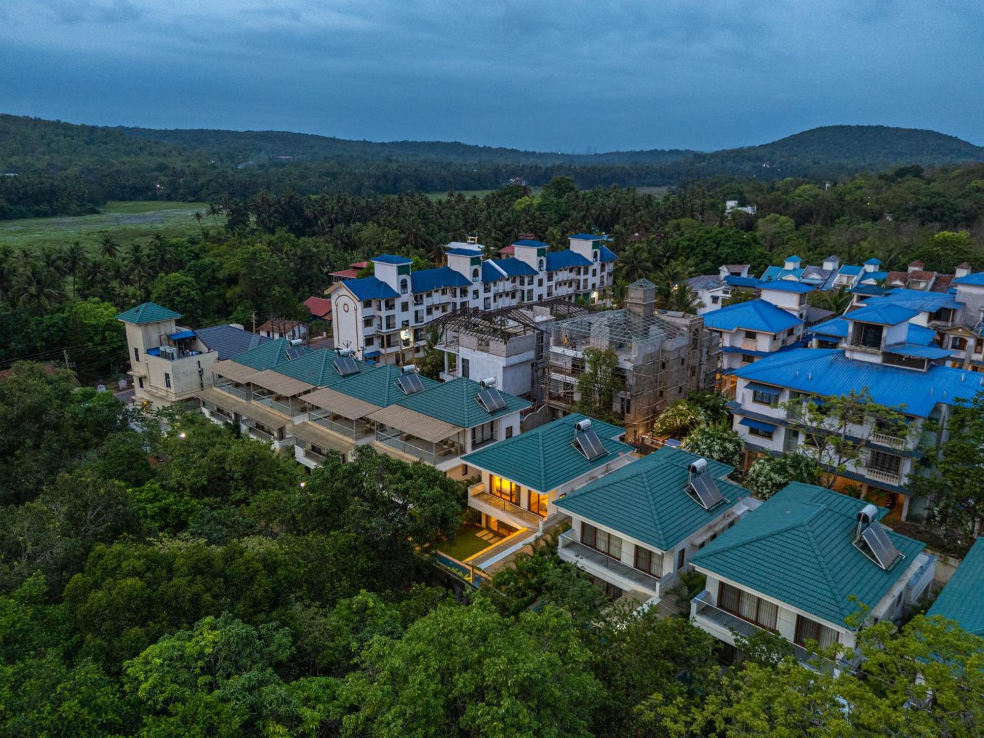 Elivaas 3 Bhk With Pvt Pool - Azalea Villa ชิโวลิม ภายนอก รูปภาพ