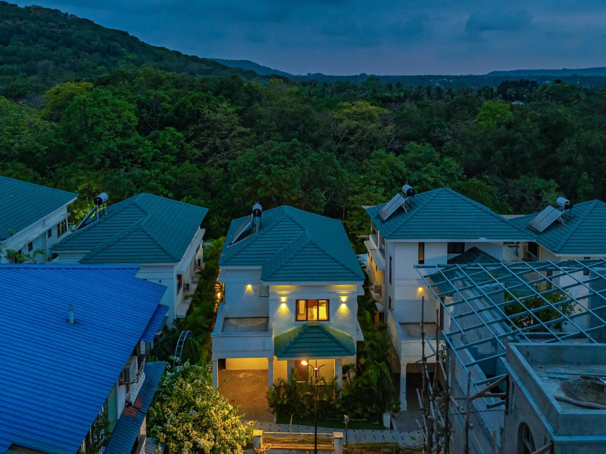 Elivaas 3 Bhk With Pvt Pool - Azalea Villa ชิโวลิม ภายนอก รูปภาพ